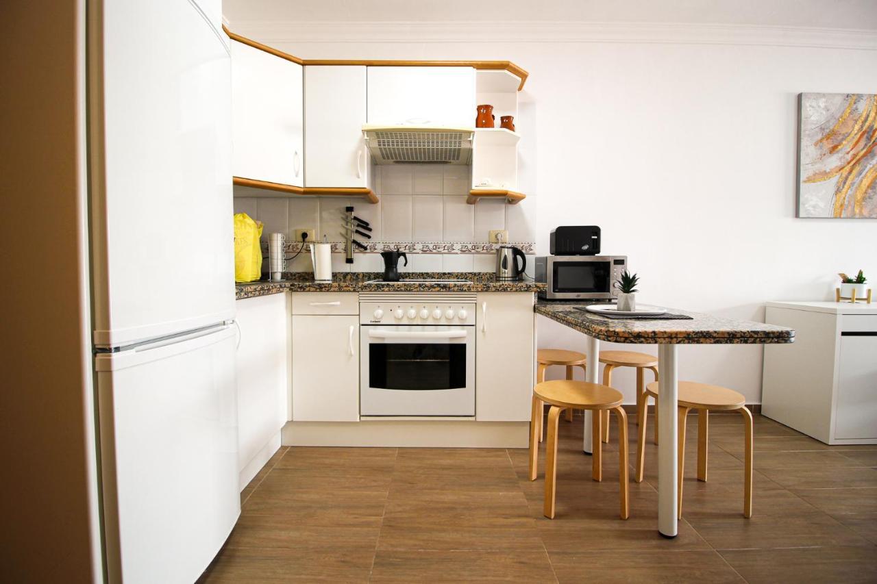 Beautiful Renovated Apartment With Air Conditioning Just Steps From The Sea In Playa San Juan Exterior foto