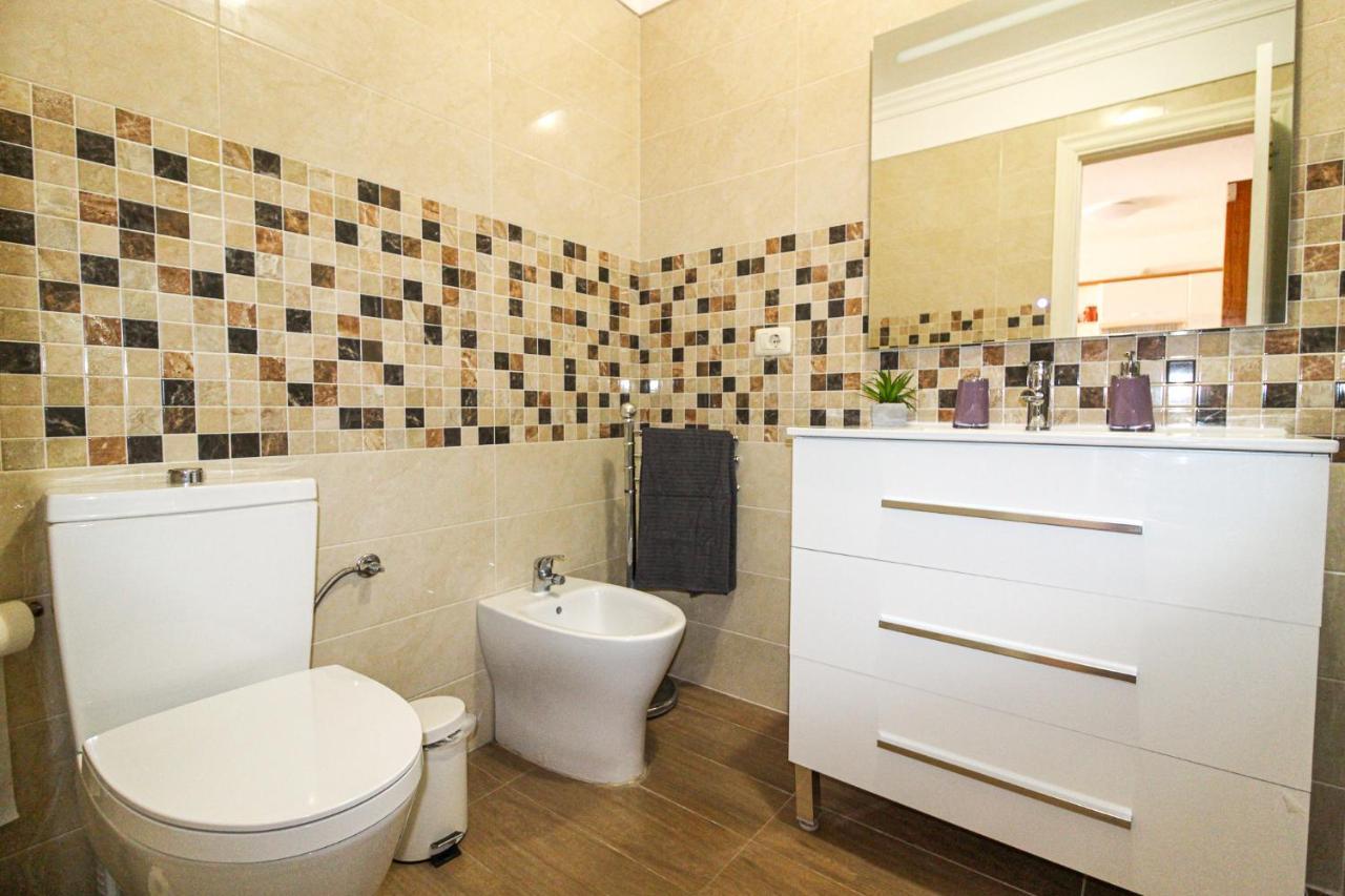 Beautiful Renovated Apartment With Air Conditioning Just Steps From The Sea In Playa San Juan Exterior foto
